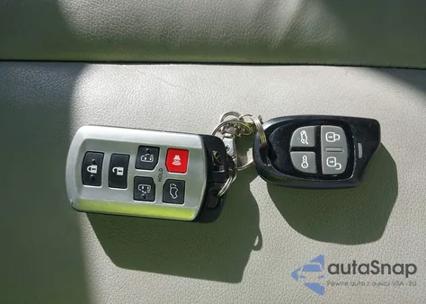 2013 Toyota Sienna Xle/Limited из США, поврежденный, VIN 5TDYK3DC5DS402828